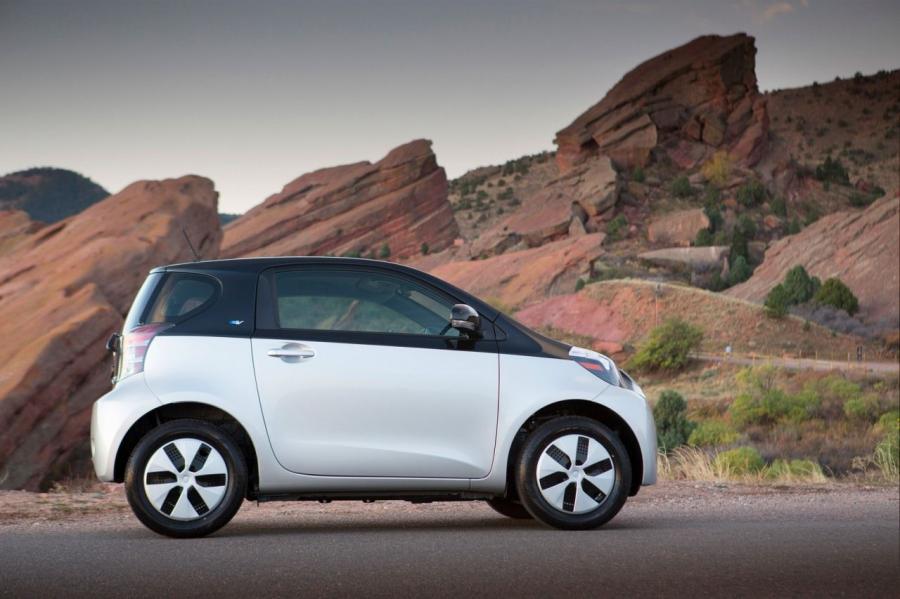  Toyota iQ EV 2013 года  (фото 3 из 29)